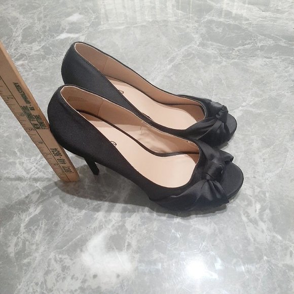 Bebe Peep Toe Elegant Knotted High Heels Womens Sz 9 - Picture 2 of 4